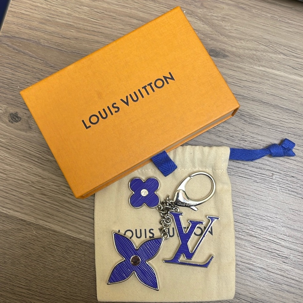 Guaranteed Authentic Louis Vuitton Charm/Key Holder